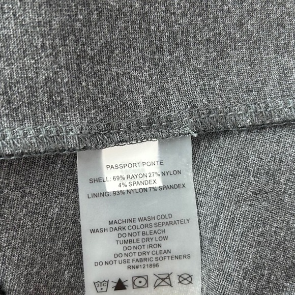 Title Nine Passport Ponte Mini Skirt Women's Size Medium Gray Houndstooth - Picture 7 of 7